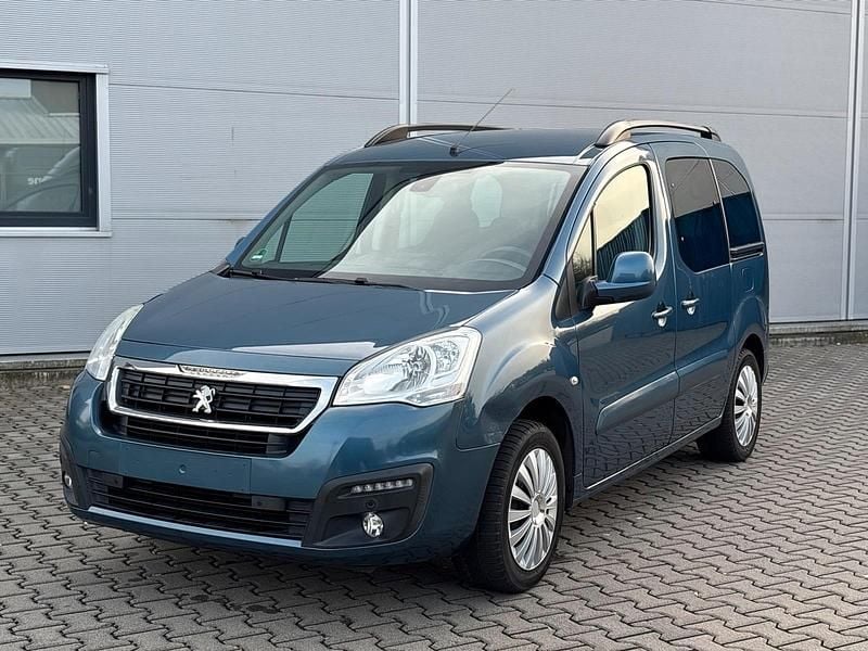 Gebraucht Peugeot TePee 110 PS (80 kW) 2017 Blau Limousine