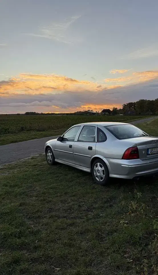 Second-hand Opel Vectra 101 CP (74 kW) 2000 Berlinǎ