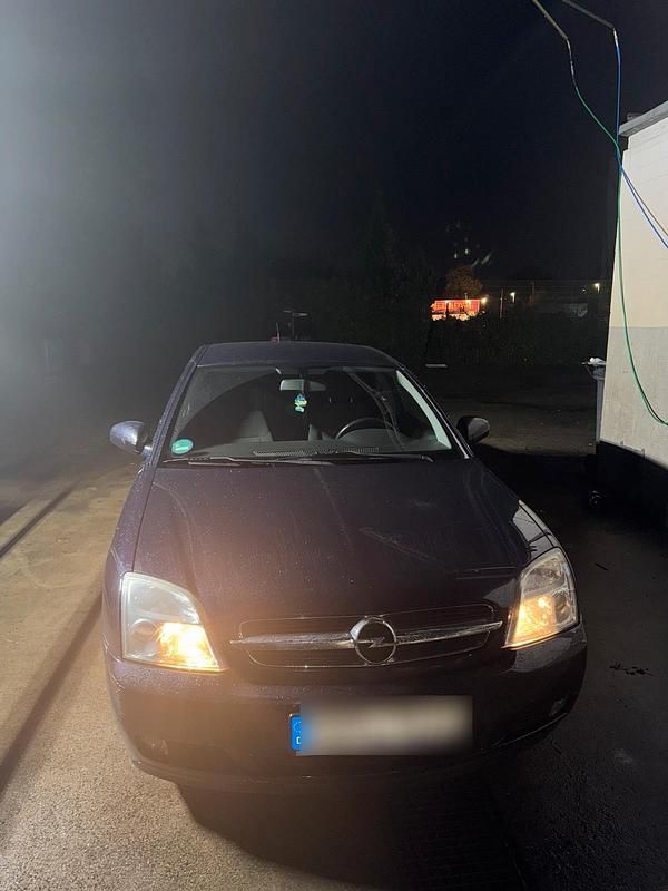 Blau Gebraucht 2004 Opel Vectra Limousine | 1.400 € (Guter Preis) - Bild 1/4