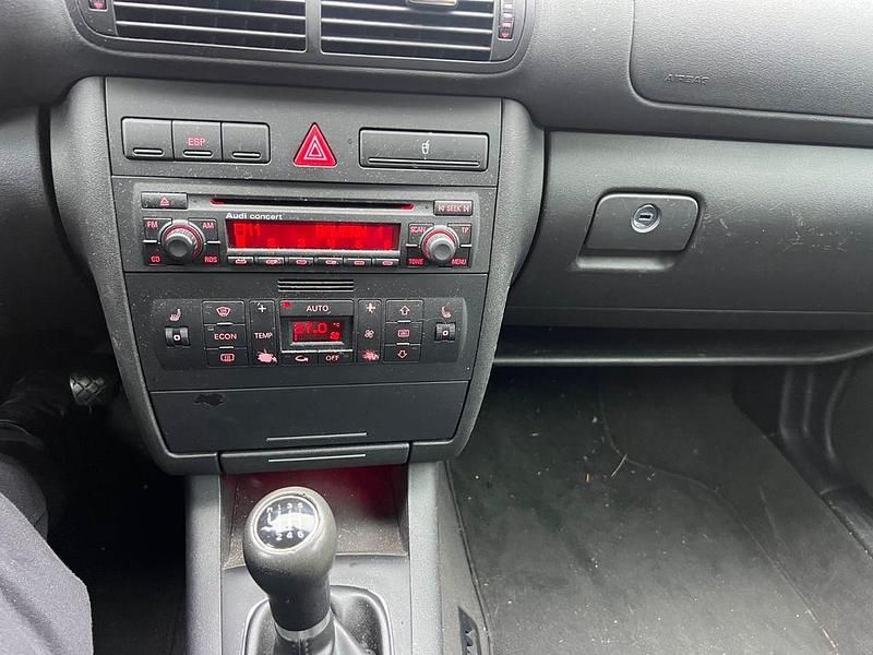 Gebraucht Audi A3 Ambiente 131 PS (96 kW) 2002 Violet Limousine