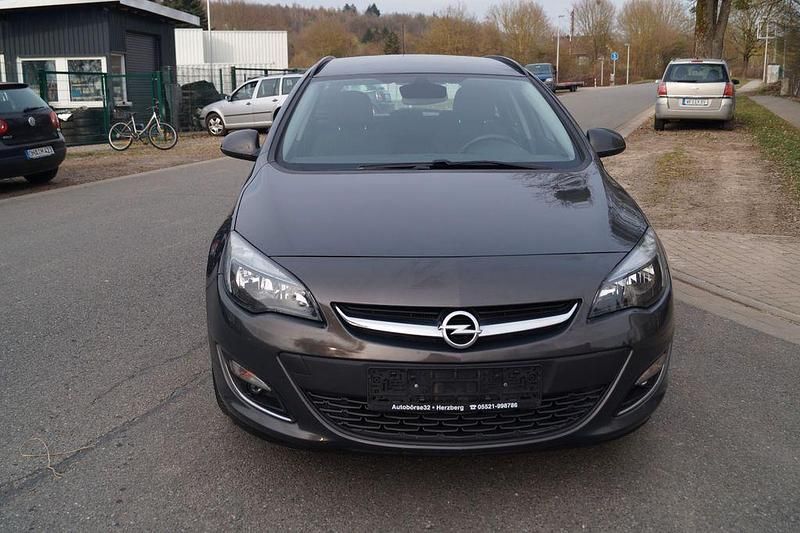 Gebraucht Opel Astra Active 101 PS (74 kW) 2013 Grau Kombi