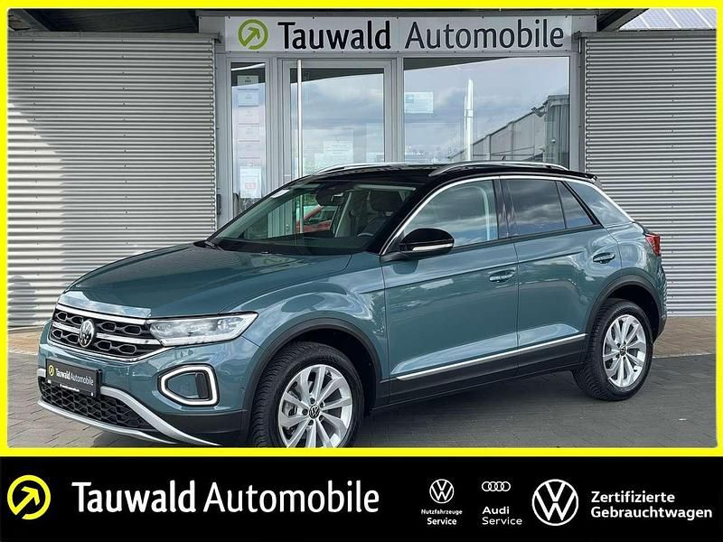 Blau Gebraucht 2024 VW T-Roc Style SUV | 28.790 € (Guter Preis) - Bild 1/4
