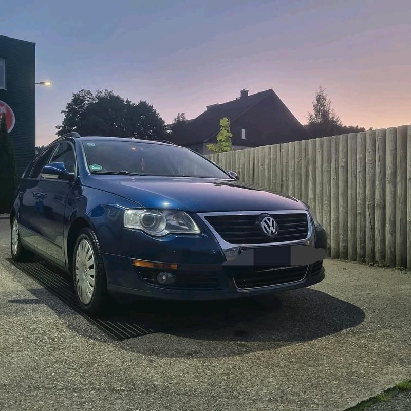 Blau Gebraucht 2010 VW Passat Limousine | 3.690 € (Fairer Preis) - Bild 1/4