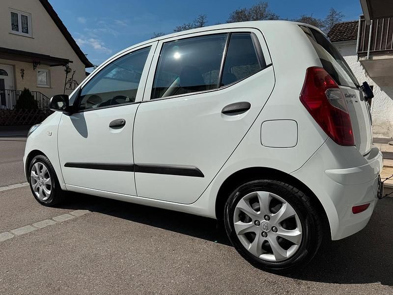 Gebraucht Hyundai i10 Edition 69 PS (50 kW) 2013 Weiß Kleinwagen