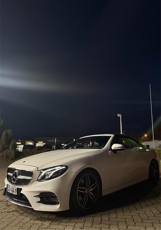 Weiß Gebraucht 2018 Mercedes E220 AMG line Cabrio | 29.999 € (Fairer Preis) - Bild 1/4