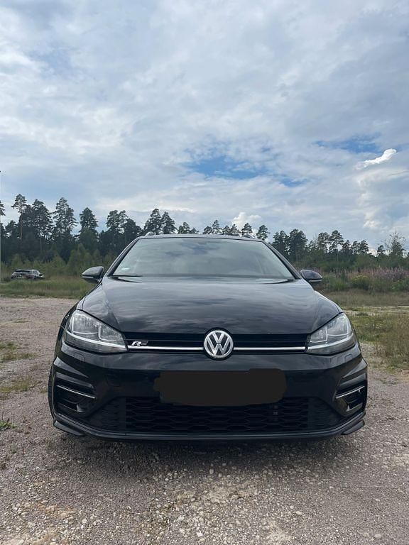 Schwarz Gebraucht 2021 VW Golf VIII R-line Kombi | 19.200 € (Superpreis) - Bild 1/4