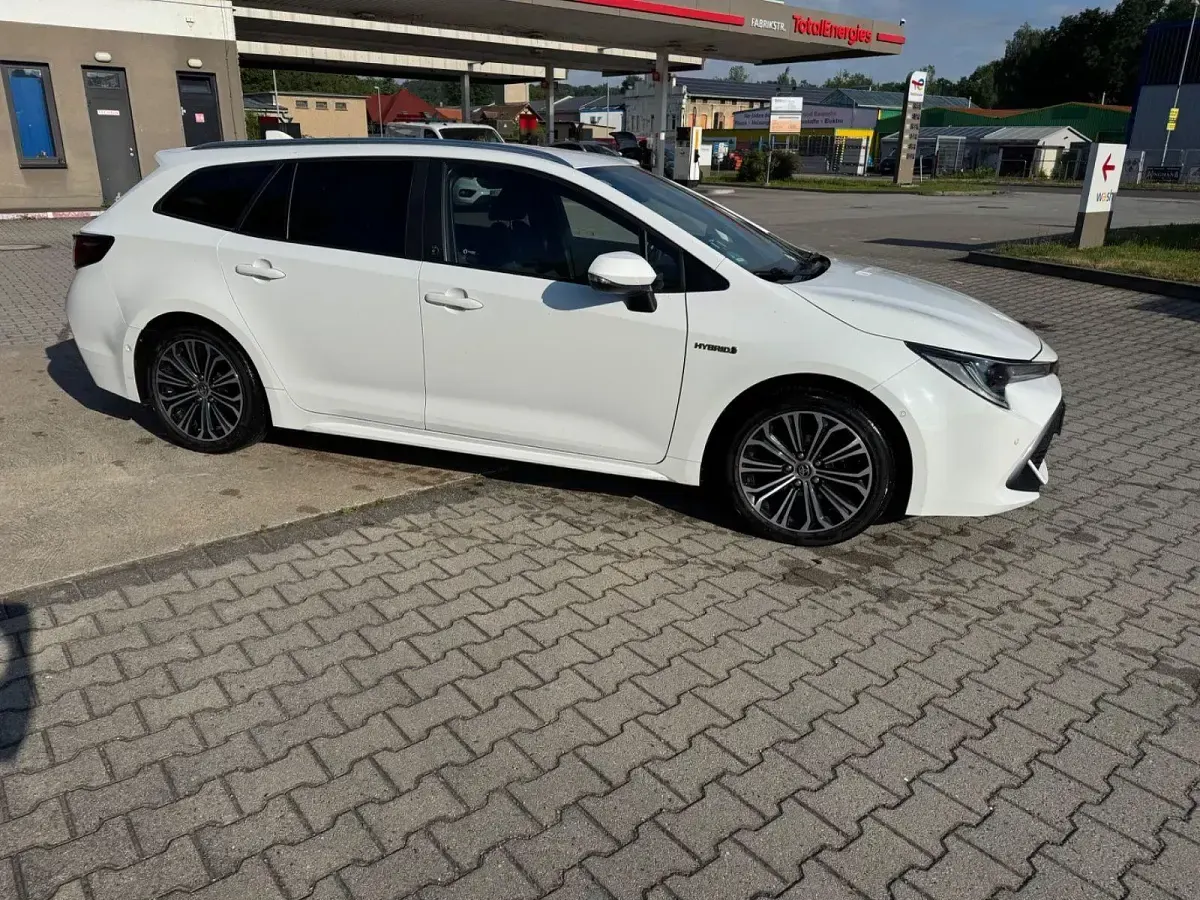 Gebraucht Toyota Corolla Team 122 PS (89 kW) 2021 Weiß Kombi