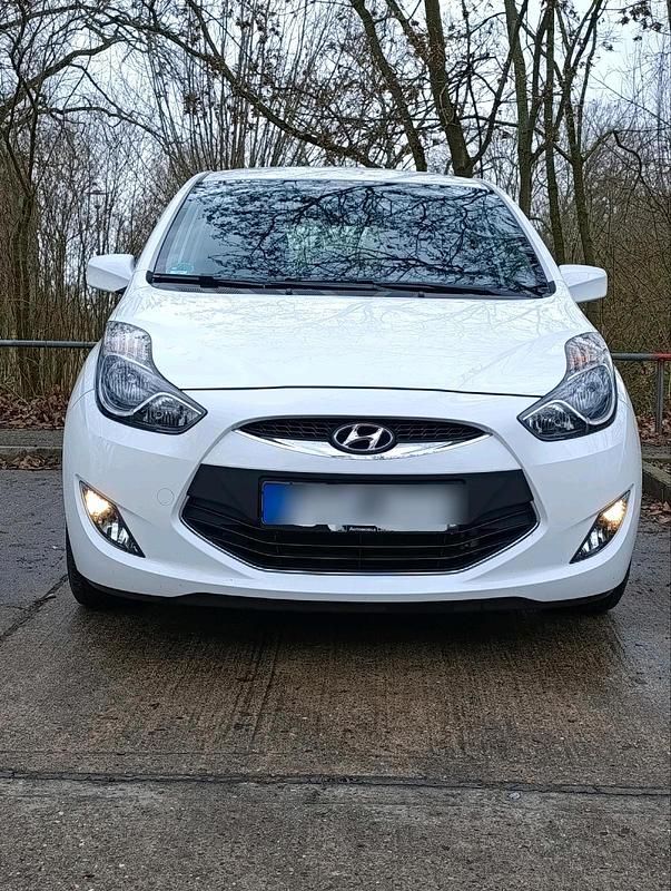 Gebraucht Hyundai ix20 90 PS (66 kW) 2015 Weiß Kleinwagen
