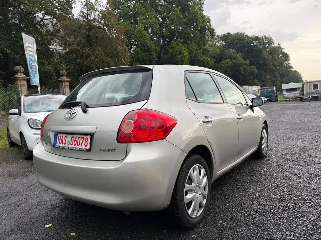Gebraucht Toyota Auris Sol 124 PS (91 kW) 2008 Silber Kleinwagen