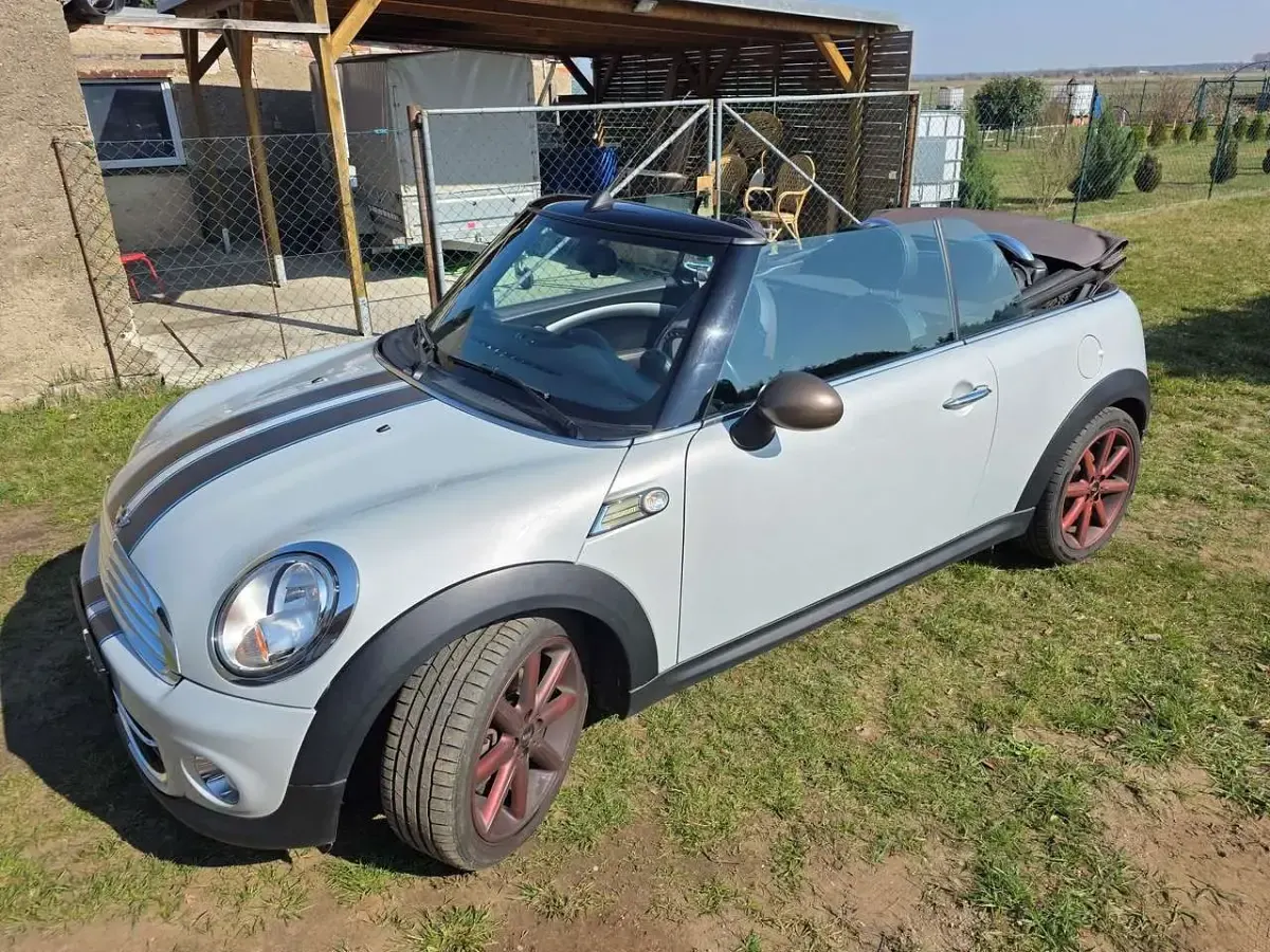 Gebraucht Mini Cooper Cabriolet 122 PS (89 kW) 2012 White silver metallic Cabrio