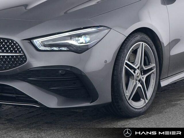 Grau Gebraucht 2024 Mercedes CLA220 Shooting Brake AMG line Kombi | 35.760 € (Fairer Preis) - Bild 1/4