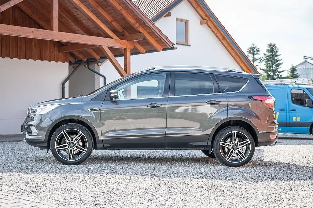 Gebraucht Ford Kuga Titanium 180 PS (132 kW) 2018 Grau SUV