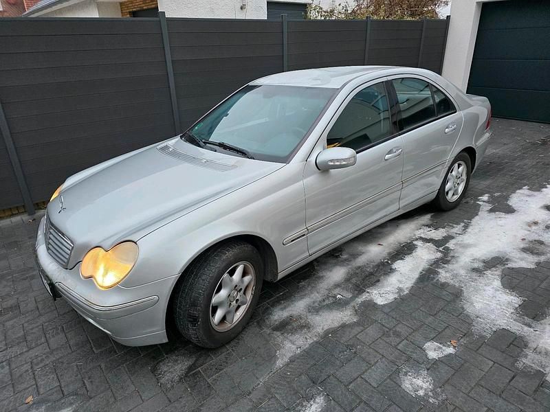 Silber Gebraucht 2003 Mercedes C180 Elegance Limousine | 1.550 € (Fairer Preis) - Bild 1/4
