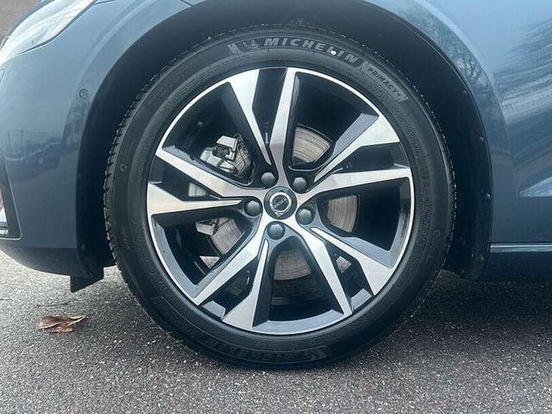 Gebraucht Volvo V60 Plus 197 PS (144 kW) 2025 Denim blue Kombi