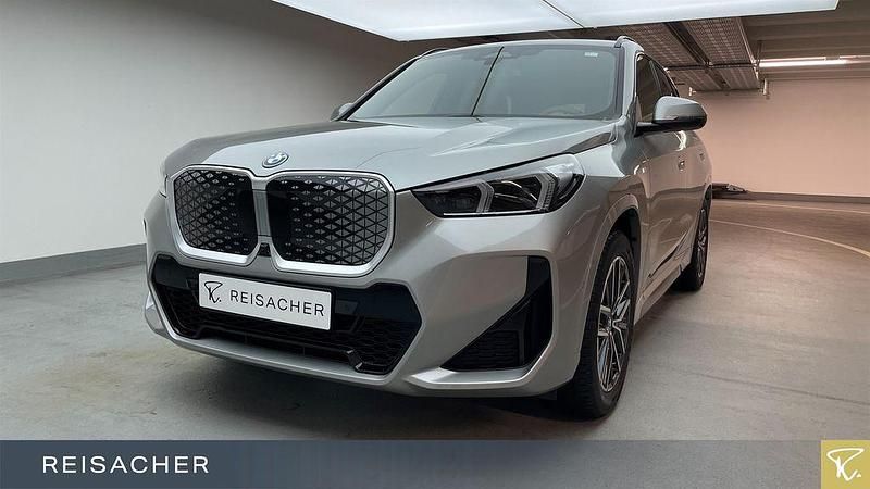 Silber Neu 2025 BMW iX1 M Sport SUV | 54.990 € (Fairer Preis) - Bild 1/4