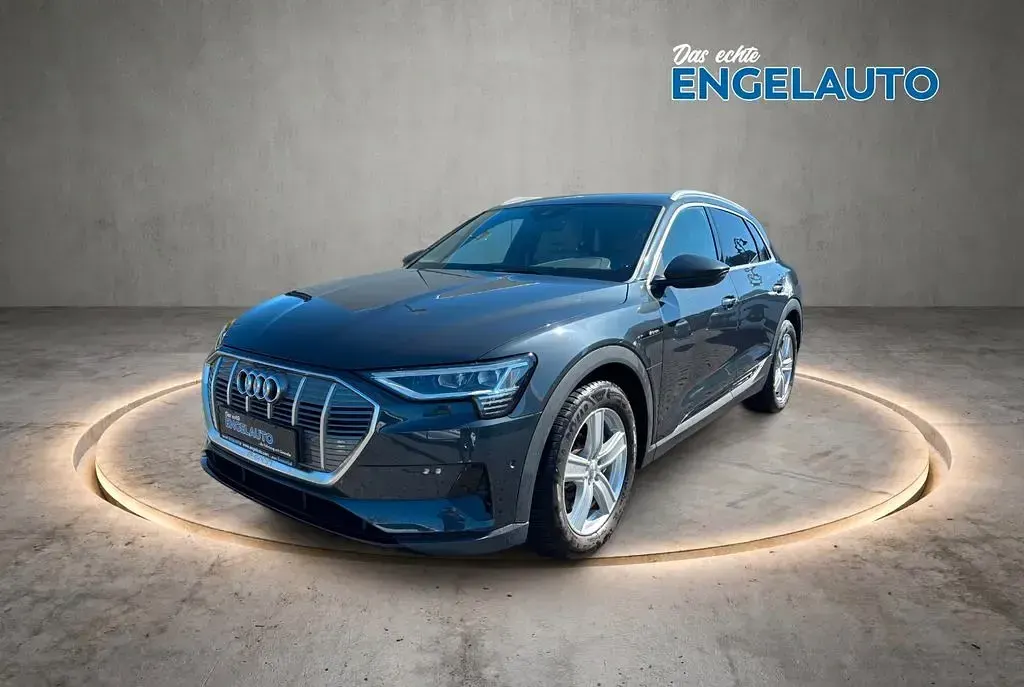 Używany Audi e-tron Ambiente 230 kW (313 KM) 2021 Szary SUV