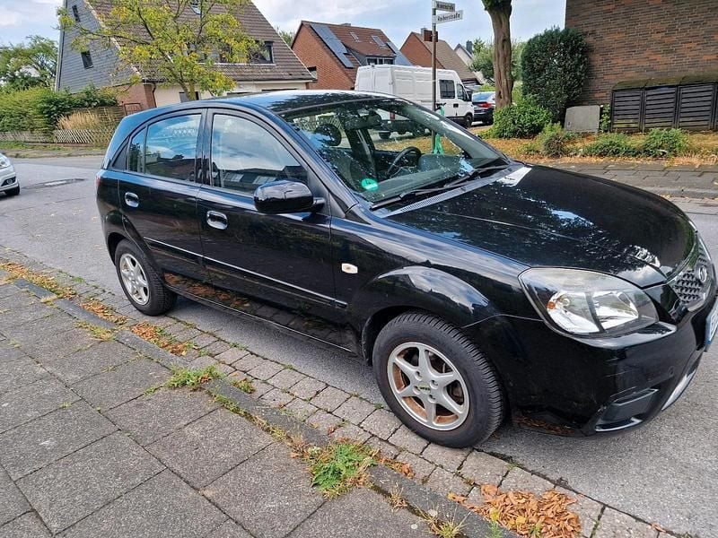 Schwarz Gebraucht 2010 Kia Rio 2 Kleinwagen | 1.690 € (Fairer Preis) - Bild 1/4