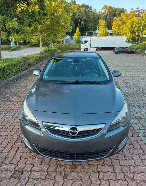 Grau Gebraucht 2011 Opel Astra Sport Limousine | 3.600 € (Superpreis) - Bild 1/4