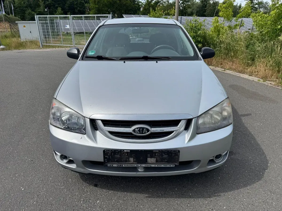 Gebraucht Kia Cerato 101 PS (74 kW) 2006 Silber Limousine
