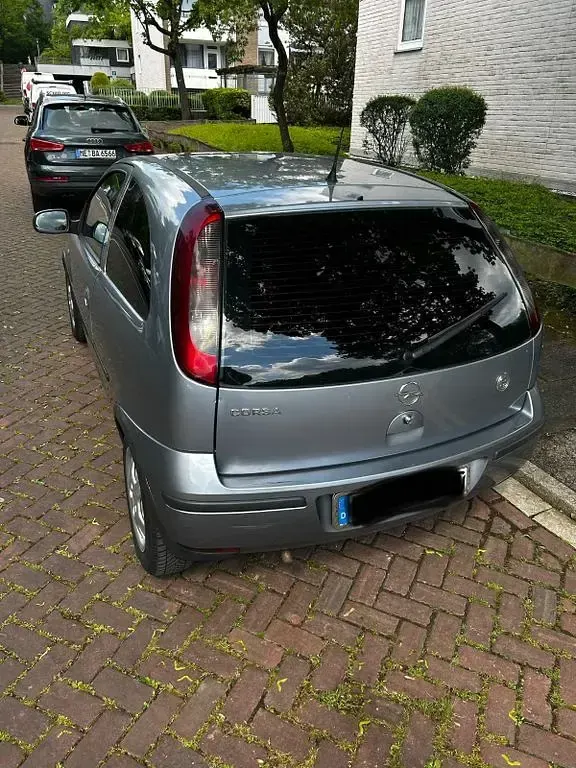 Używany Opel Corsa Enjoy 60 KM (44 kW) 2004 Srebrny Hatchback