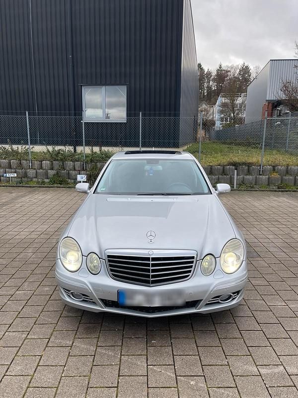 Silber Gebraucht 2007 Mercedes E320 Limousine | 6.200 € (Fairer Preis) - Bild 1/4