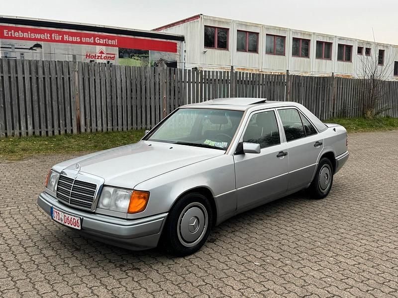 Gebraucht Mercedes 200 75 PS (55 kW) 1992 Silber Limousine