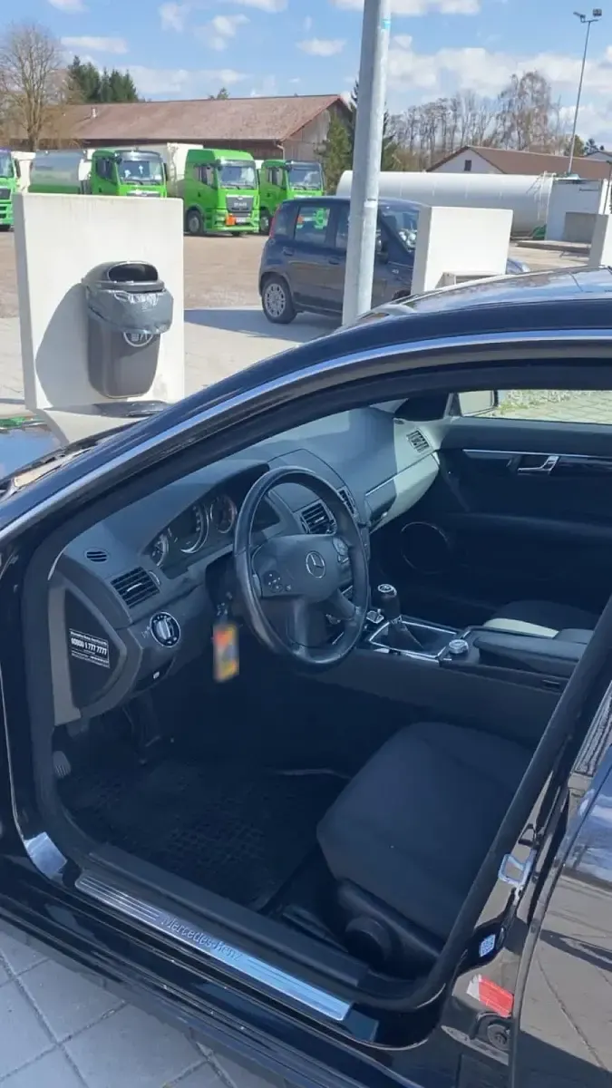 Gebraucht Mercedes C200 136 PS (100 kW) 2010 Schwarz Limousine