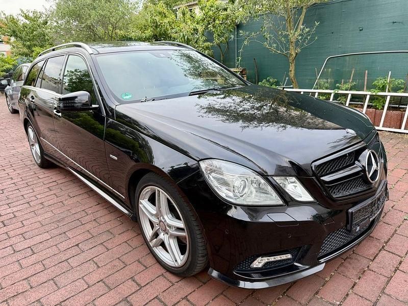 Schwarz Gebraucht 2011 Mercedes E350 AMG Kombi | 9.990 € (Fairer Preis) - Bild 1/4