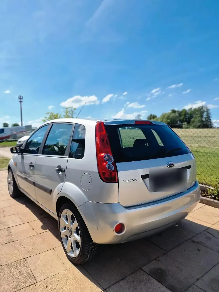 Gebraucht Ford Fiesta 69 PS (50 kW) 2008 Silber Kleinwagen
