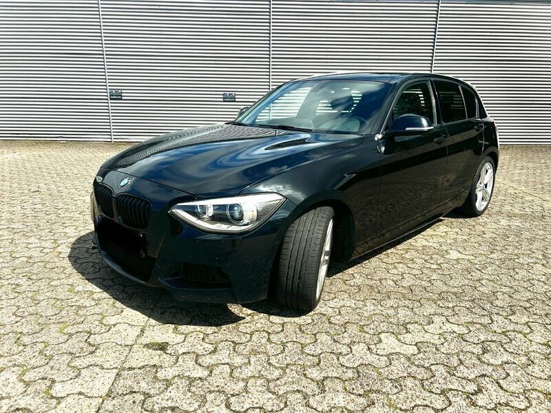Schwarz Gebraucht 2014 BMW 118 Sport Line Kleinwagen | 8.700 € (Guter Preis) - Bild 1/4