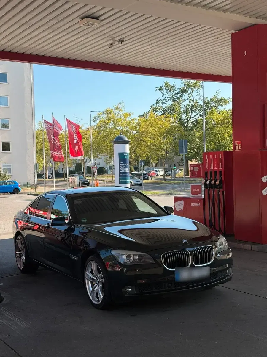 Gebraucht BMW 740 326 PS (239 kW) 2009 Schwarz Limousine