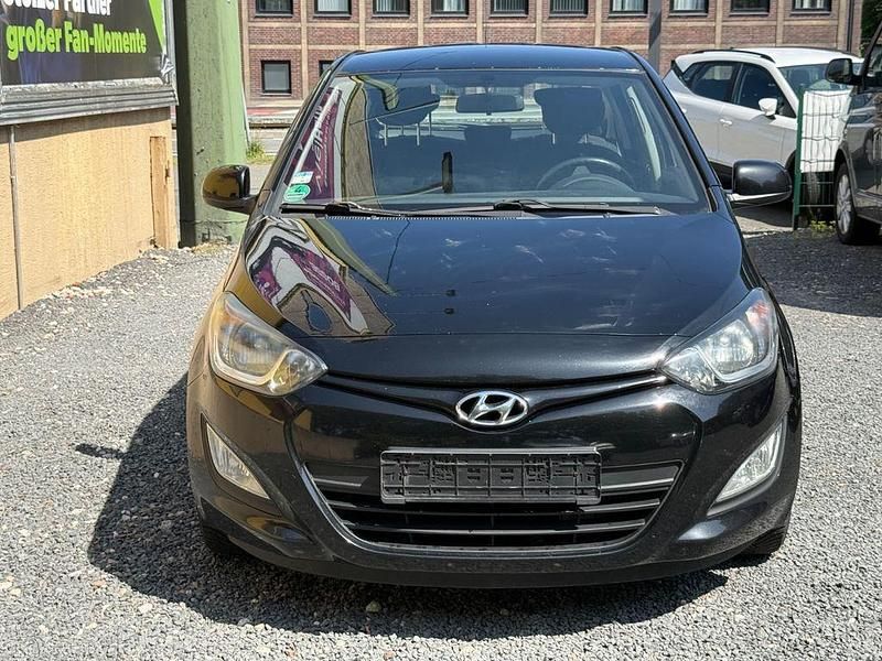 Gebraucht Hyundai i20 Classic 86 PS (63 kW) 2014 Schwarz Kleinwagen