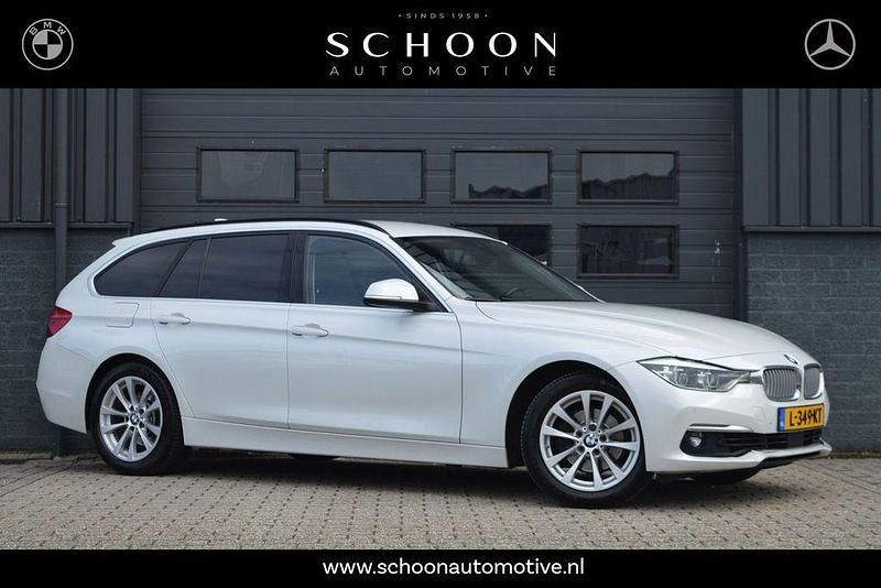 Weiß Gebraucht 2019 BMW 320 Luxury Line Kombi | 14.950 € (Superpreis) - Bild 1/4