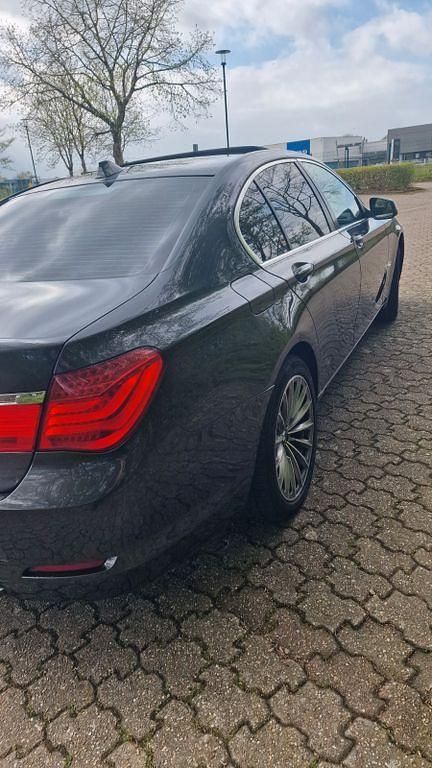 Gebraucht BMW 730L Performance 245 PS (180 kW) 2010 Schwarz Limousine
