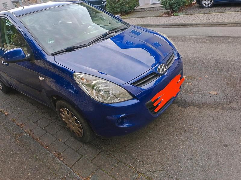 Blau Gebraucht 2011 Hyundai i20 Kleinwagen | 2.250 € (Fairer Preis) - Bild 1/4