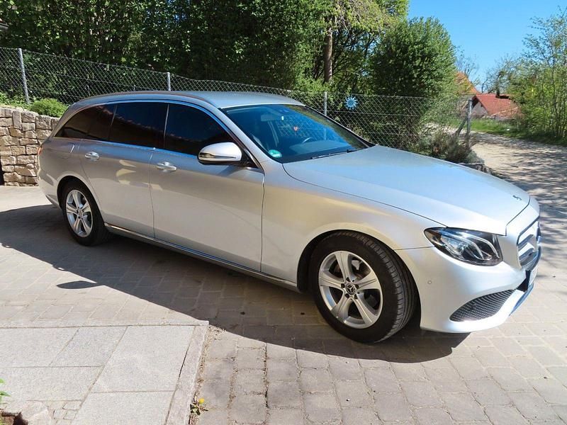Gebraucht Mercedes E220 194 PS (142 kW) 2018 Silber Kombi
