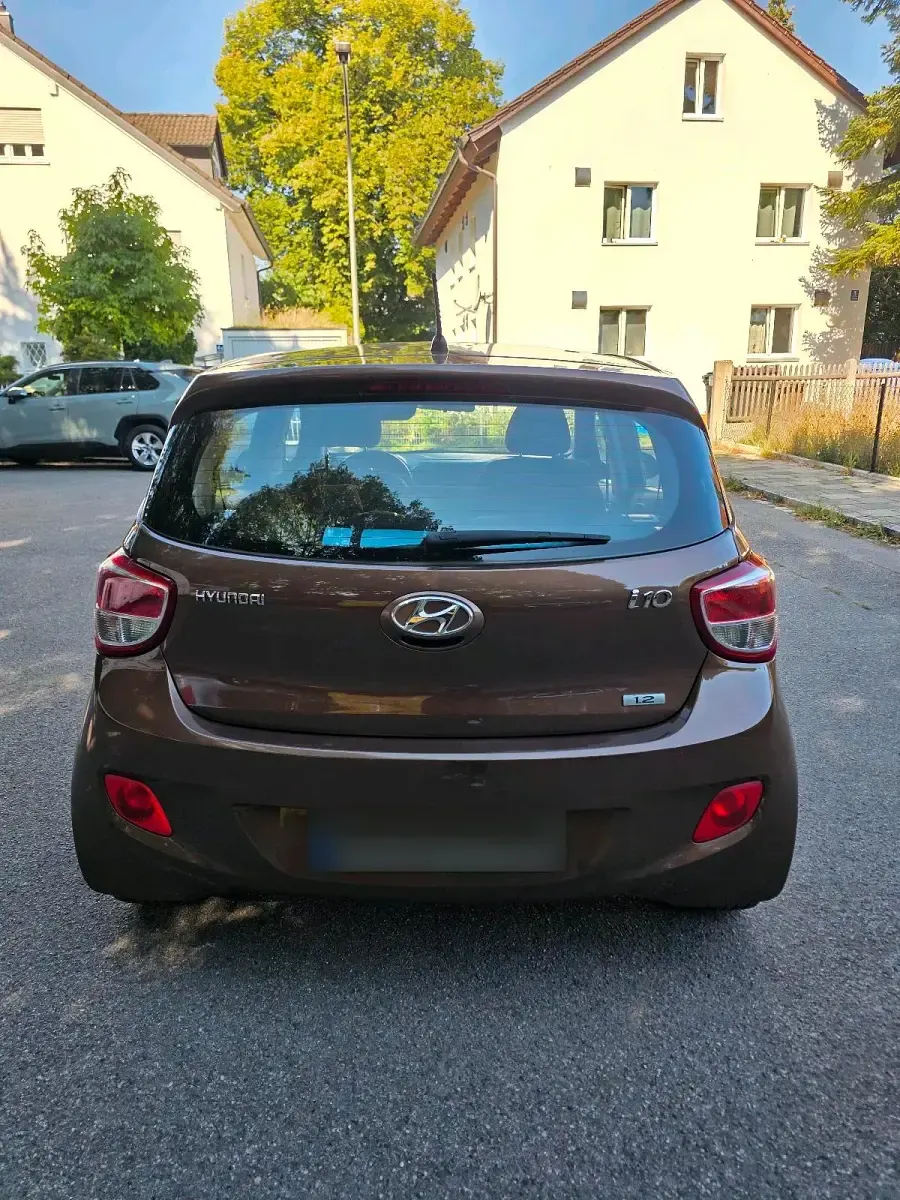 Gebraucht Hyundai i10 87 PS (63 kW) 2015 Braun Kleinwagen