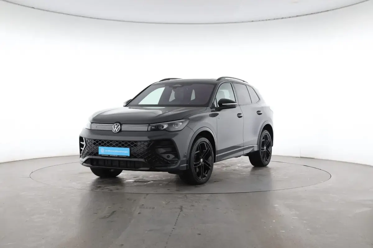 Gebraucht VW Tiguan R-line 193 PS (141 kW) 2025 Delfingrau SUV