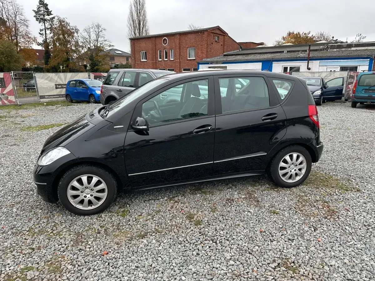 Gebraucht Mercedes A160 95 PS (69 kW) 2011 Schwarz Limousine