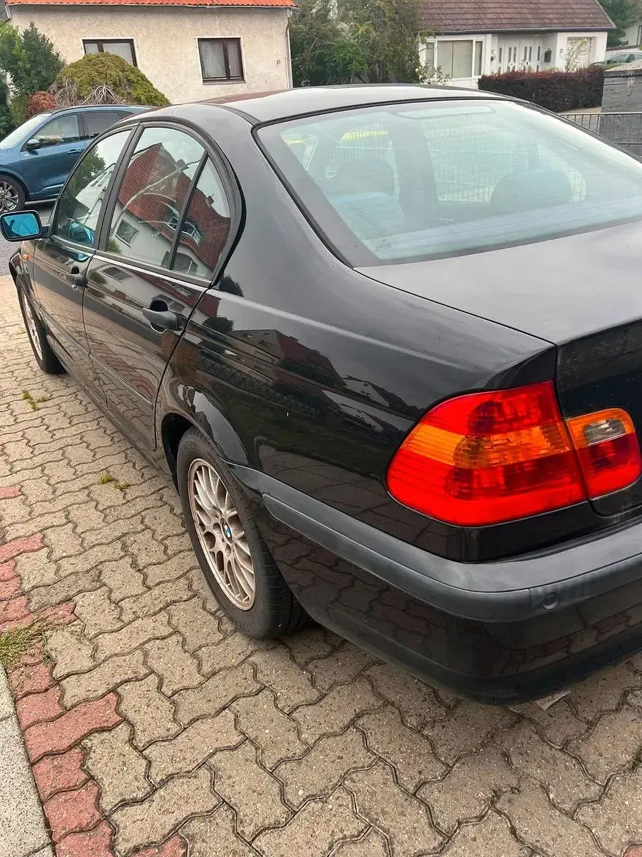 Gebraucht BMW 318 Basis 143 PS (105 kW) 2004 Schwarz Limousine
