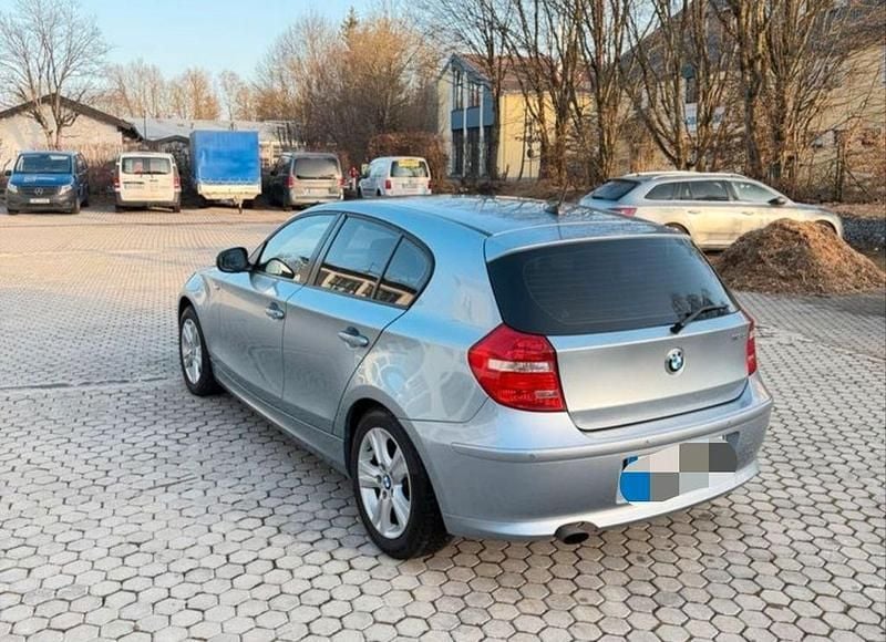 Gebraucht BMW 118 143 PS (105 kW) 2010 Silber Kleinwagen