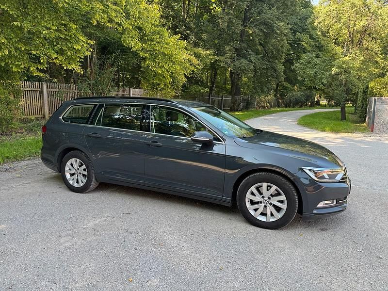 Grau Gebraucht 2019 VW Passat Kombi | 13.500 € (Guter Preis) - Bild 1/4