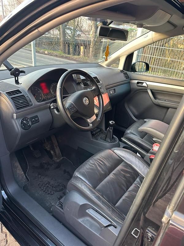 Gebraucht VW Touran 140 PS (102 kW) 2008 Schwarz Van / Kleinbus
