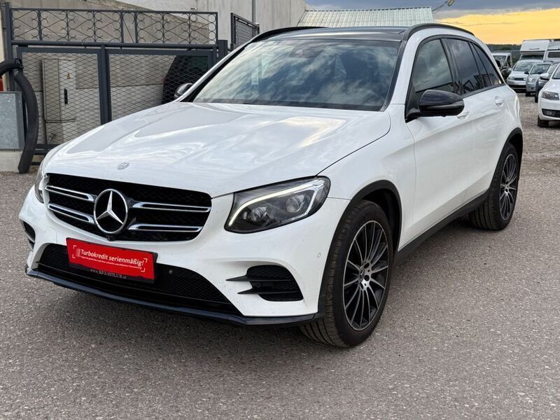 Weiß Gebraucht 2017 Mercedes GLC250 AMG line Limousine | 25.299 € (Guter Preis) - Bild 1/4