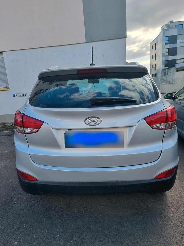 Gebraucht Hyundai Tucson 184 PS (135 kW) 2012 Silber SUV