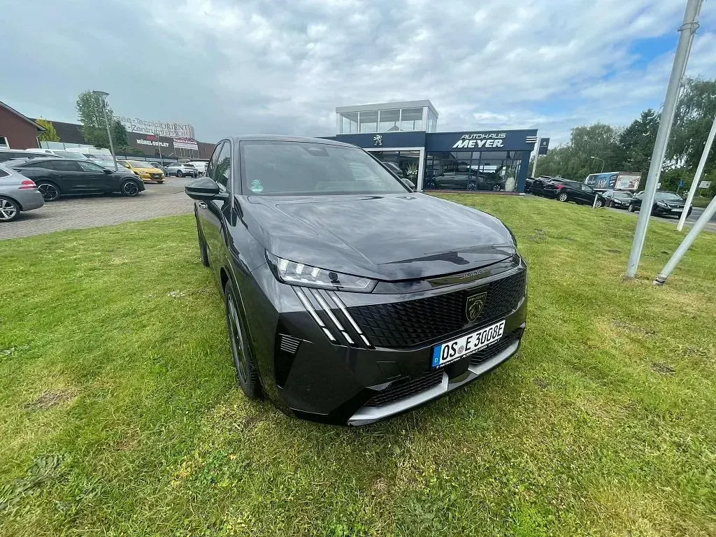 Gebraucht Peugeot e-3008 Long Range 169 kW (231 PS) 2025 Grau SUV