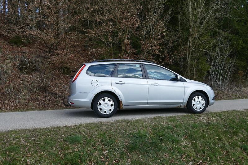 Gebraucht Ford Focus 101 PS (74 kW) 2008 Silber Kombi