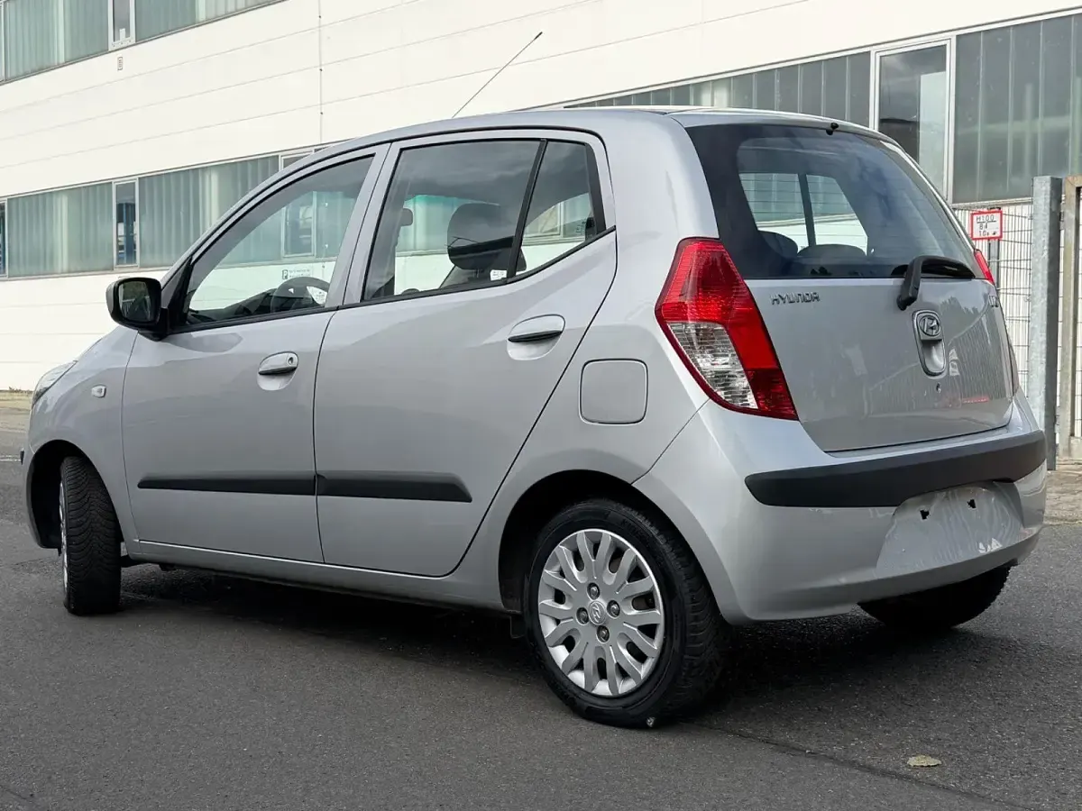 Gebraucht Hyundai i10 Classic 67 PS (49 kW) 2010 Silber Kleinwagen