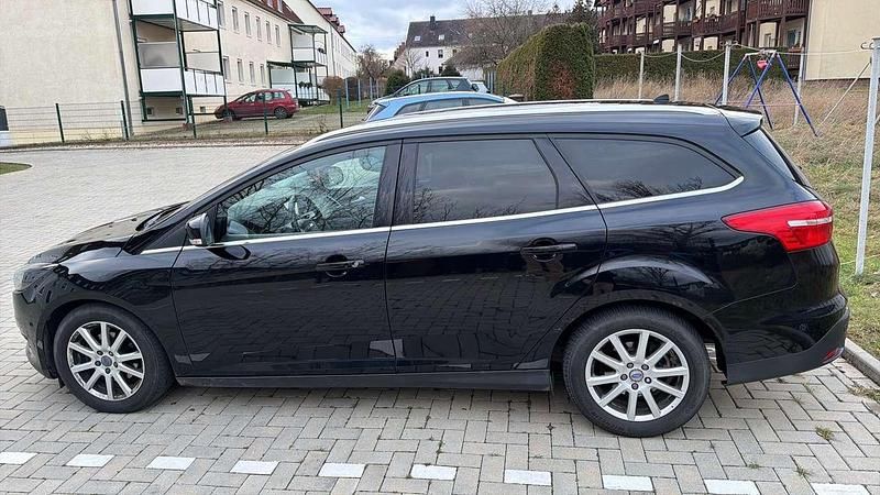 Gebraucht Ford Focus Titanium 125 PS (91 kW) 2016 Schwarz Kombi