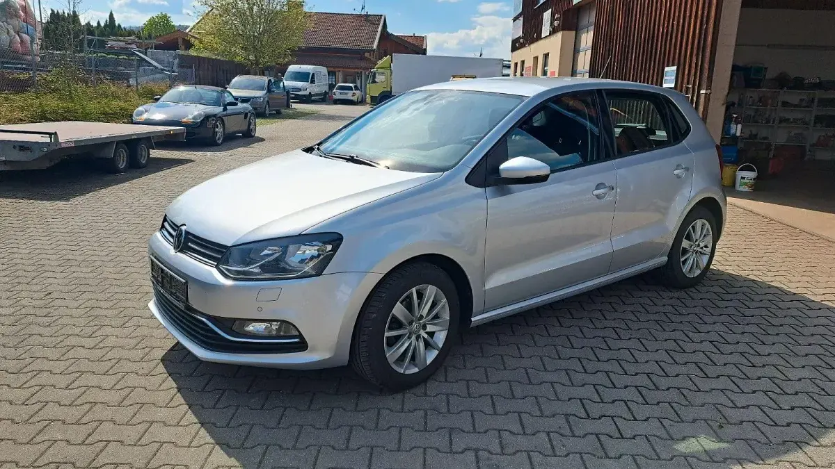 Gebraucht VW Polo Comfortline 90 PS (66 kW) 2015 Silber Kleinwagen